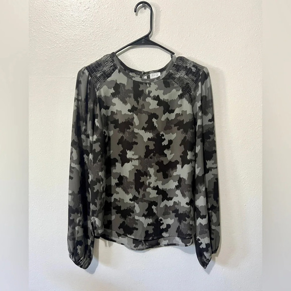 Peyton Jensen Evereve Smocked Camouflage Blouse - Small - Picture 2 of 7